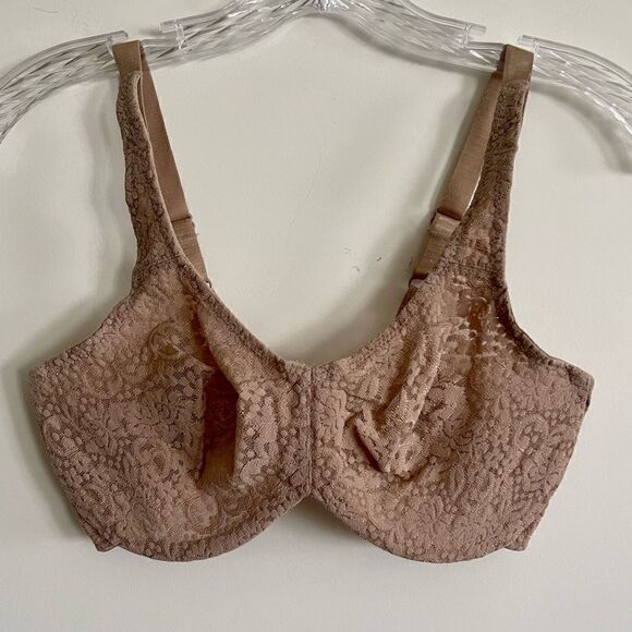 Wacoal Other - Wacoal Halo Lace Full Figure bra
